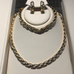 DIAMOND, Necklace, bracelet and earrings set.